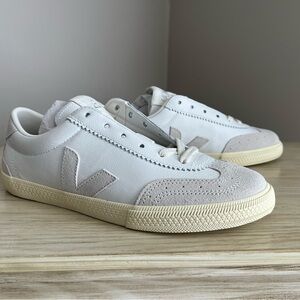 NWT Veja VOLLEY LEATHER WHITE NATURAL Size 8 Women’s Shoe